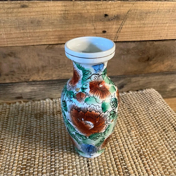 Small Floral Vase‎ - Picture 1 of 6